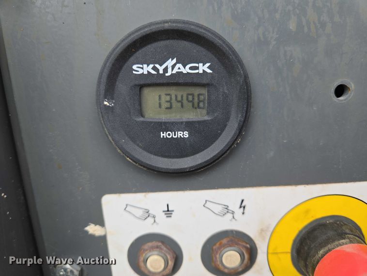 image for item EO0957 2018 Skyjack  SJ 6832RT scissor lift