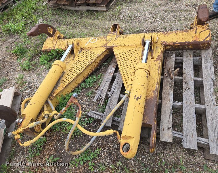 image for item EO0970 Caterpillar  140 rear ripper