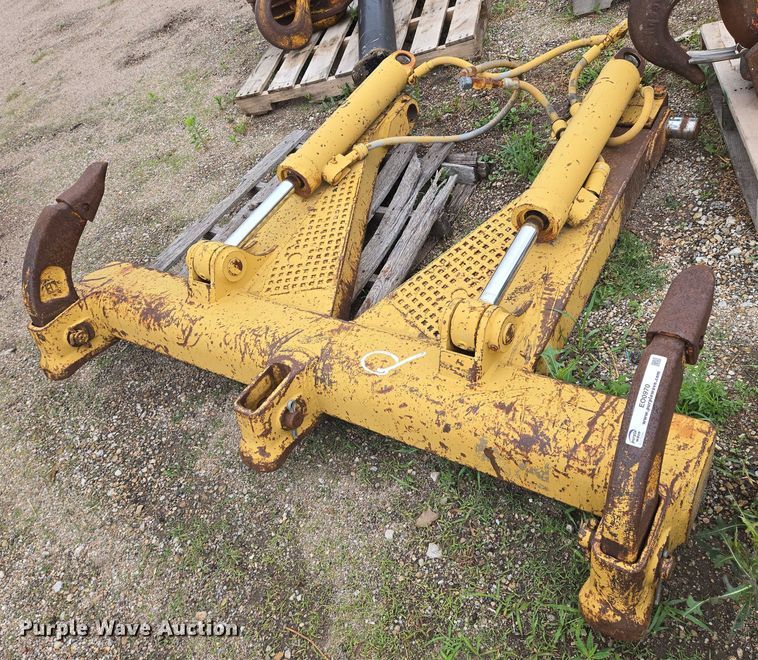 image for item EO0970 Caterpillar  140 rear ripper