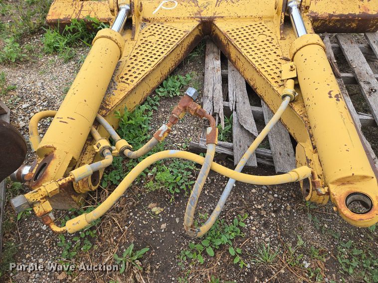 image for item EO0970 Caterpillar  140 rear ripper