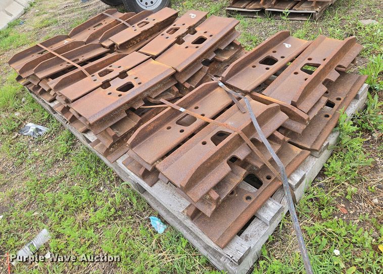 image for item EO0971 Approximately 96 track pads