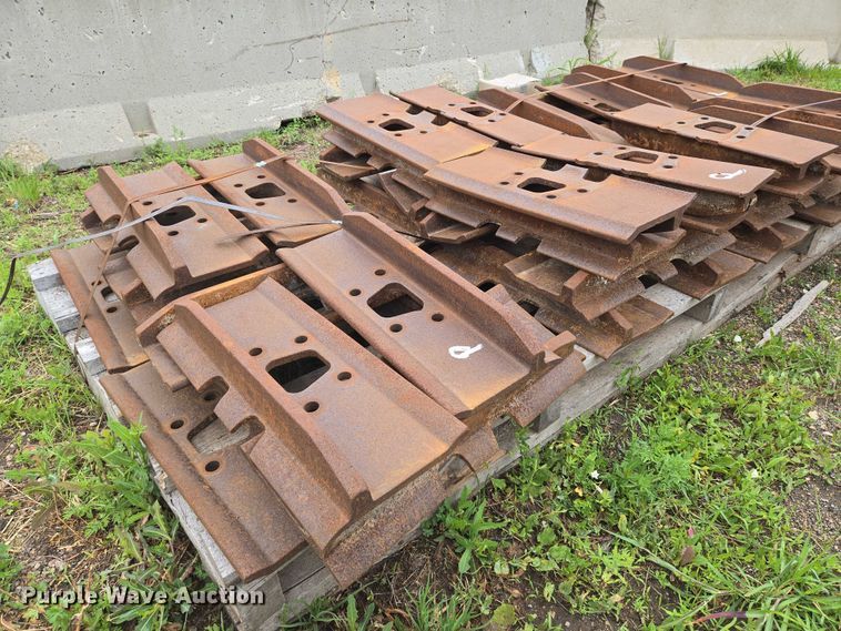 image for item EO0971 Approximately 96 track pads