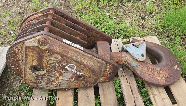 image for item EO0973 Johnson crane block