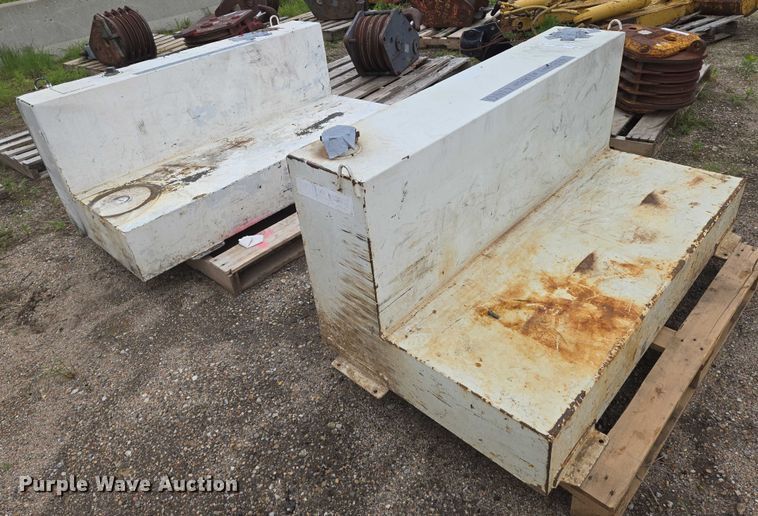 image for item EO0977 (2) auxiliary fuel tanks