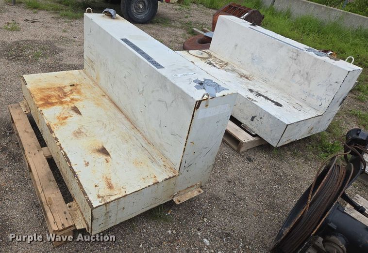 image for item EO0977 (2) auxiliary fuel tanks