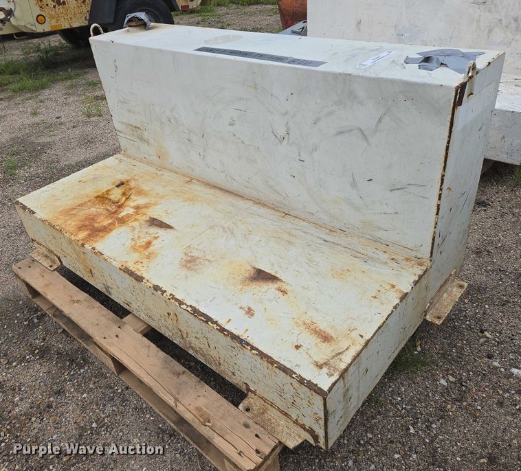 image for item EO0977 (2) auxiliary fuel tanks