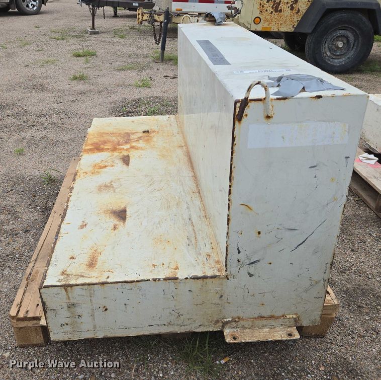 image for item EO0977 (2) auxiliary fuel tanks