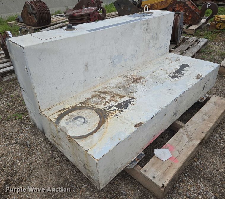 image for item EO0977 (2) auxiliary fuel tanks