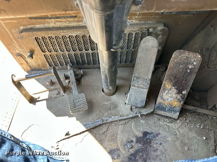 image for item EQ4787 1998 Caterpillar 615C Series II elevating scraper