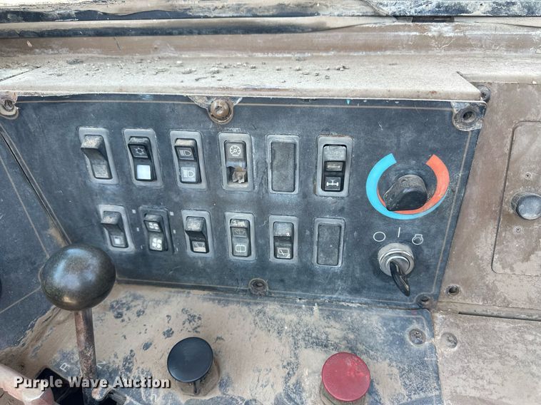 image for item EQ4787 1998 Caterpillar 615C Series II elevating scraper