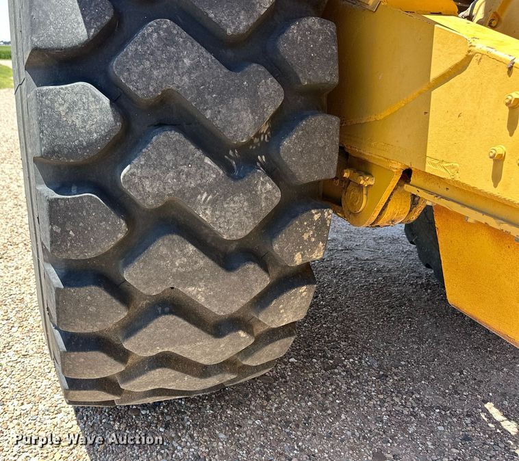 image for item EQ4787 1998 Caterpillar 615C Series II elevating scraper