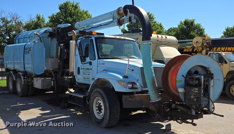 image for item EQ6996 2005 International 7500 sewer jetter truck