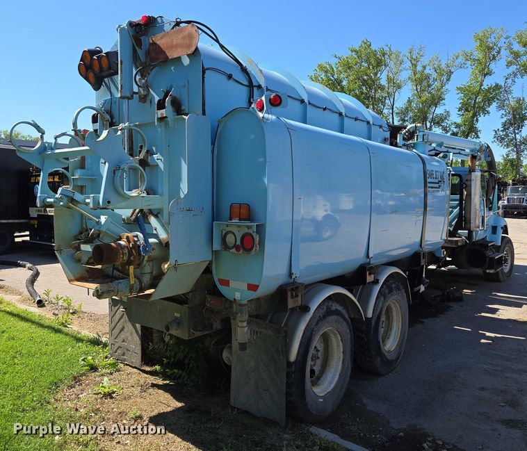 image for item EQ6996 2005 International 7500 sewer jetter truck