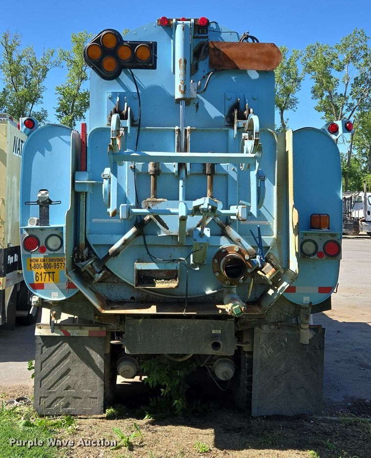 image for item EQ6996 2005 International 7500 sewer jetter truck