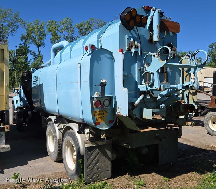 image for item EQ6996 2005 International 7500 sewer jetter truck