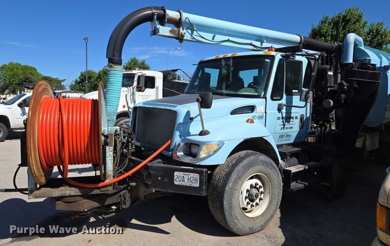 image for item EQ6996 2005 International 7500 sewer jetter truck