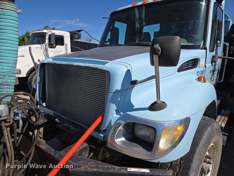 image for item EQ6996 2005 International 7500 sewer jetter truck