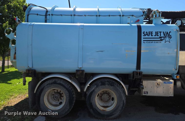 image for item EQ6996 2005 International 7500 sewer jetter truck