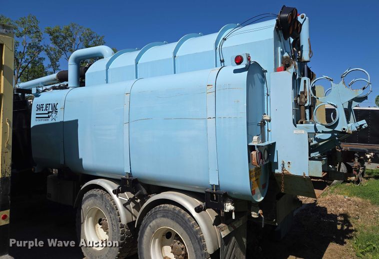 image for item EQ6996 2005 International 7500 sewer jetter truck