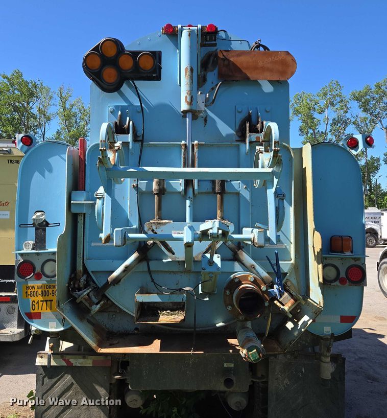image for item EQ6996 2005 International 7500 sewer jetter truck