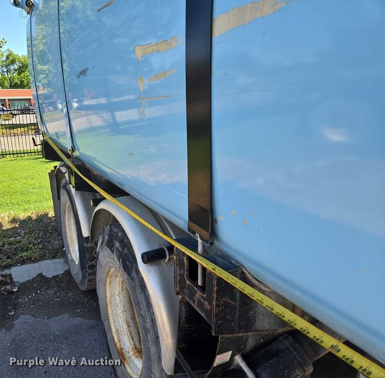 image for item EQ6996 2005 International 7500 sewer jetter truck