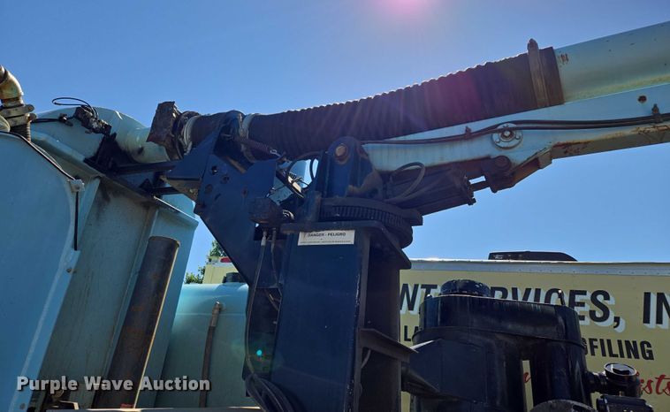 image for item EQ6996 2005 International 7500 sewer jetter truck