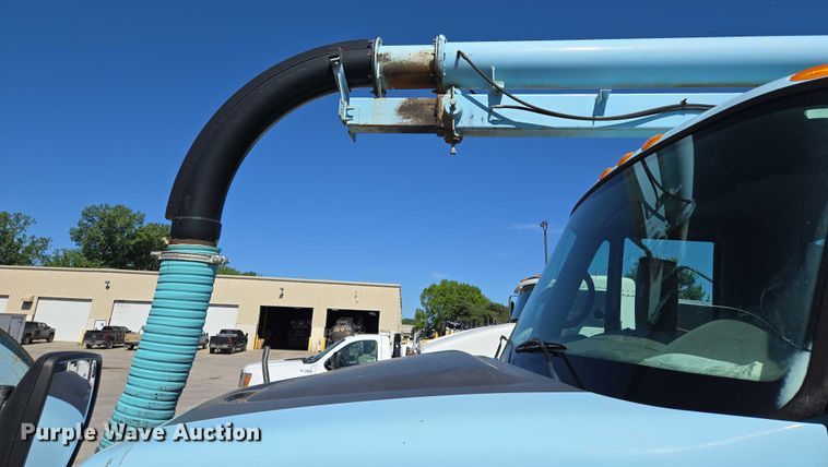 image for item EQ6996 2005 International 7500 sewer jetter truck