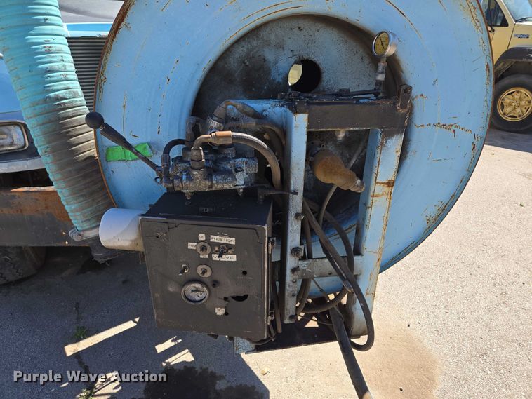 image for item EQ6996 2005 International 7500 sewer jetter truck