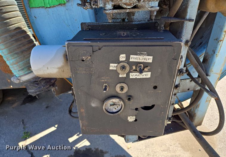 image for item EQ6996 2005 International 7500 sewer jetter truck