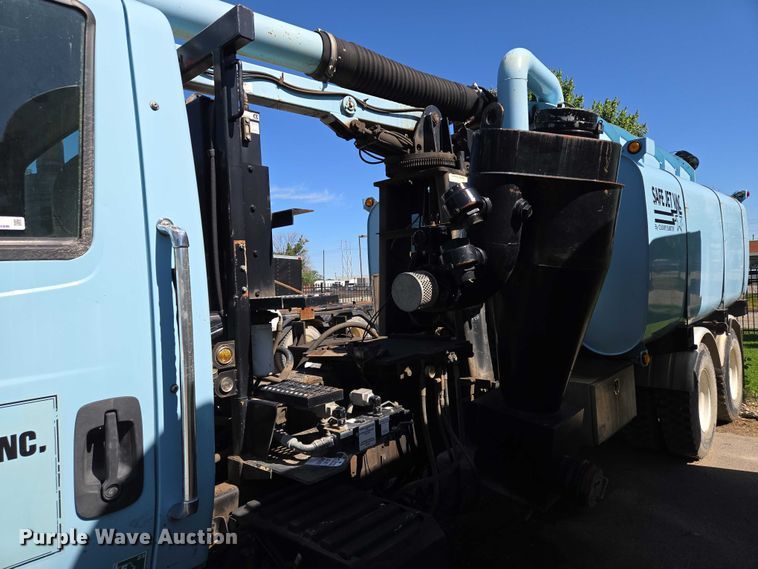 image for item EQ6996 2005 International 7500 sewer jetter truck