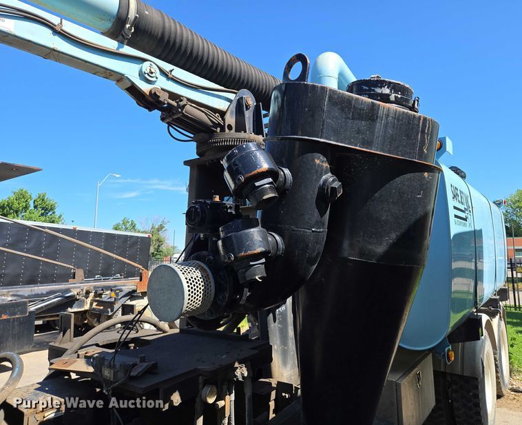 image for item EQ6996 2005 International 7500 sewer jetter truck