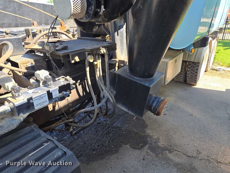 image for item EQ6996 2005 International 7500 sewer jetter truck