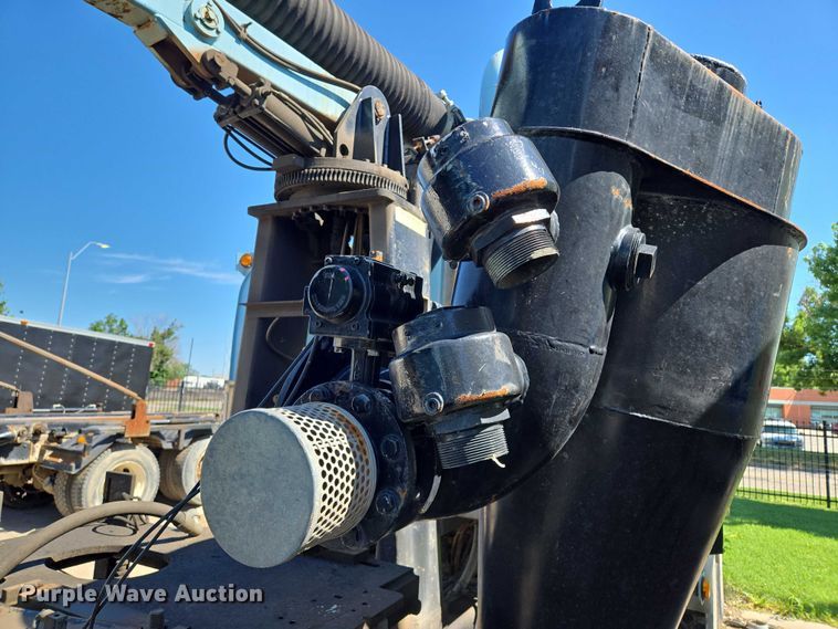 image for item EQ6996 2005 International 7500 sewer jetter truck