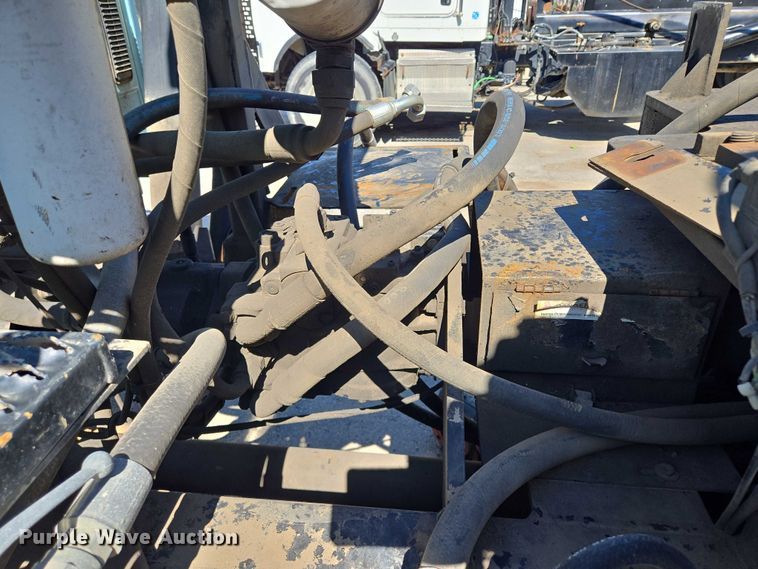 image for item EQ6996 2005 International 7500 sewer jetter truck