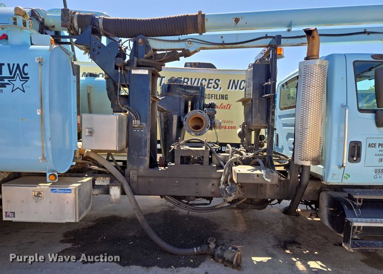 image for item EQ6996 2005 International 7500 sewer jetter truck