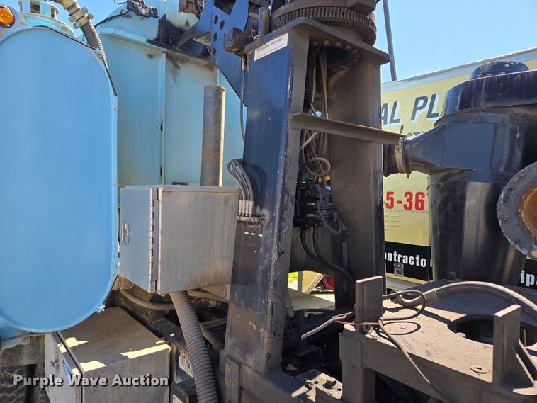 image for item EQ6996 2005 International 7500 sewer jetter truck