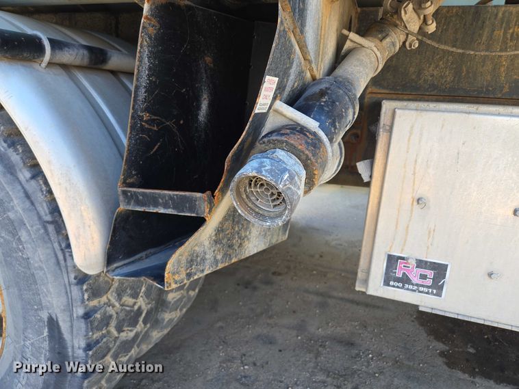 image for item EQ6996 2005 International 7500 sewer jetter truck