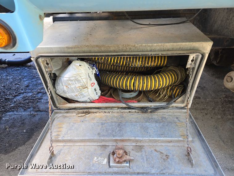 image for item EQ6996 2005 International 7500 sewer jetter truck