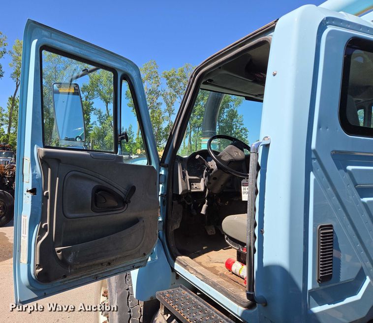 image for item EQ6996 2005 International 7500 sewer jetter truck