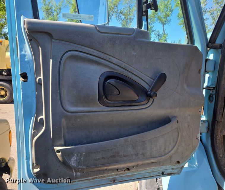 image for item EQ6996 2005 International 7500 sewer jetter truck