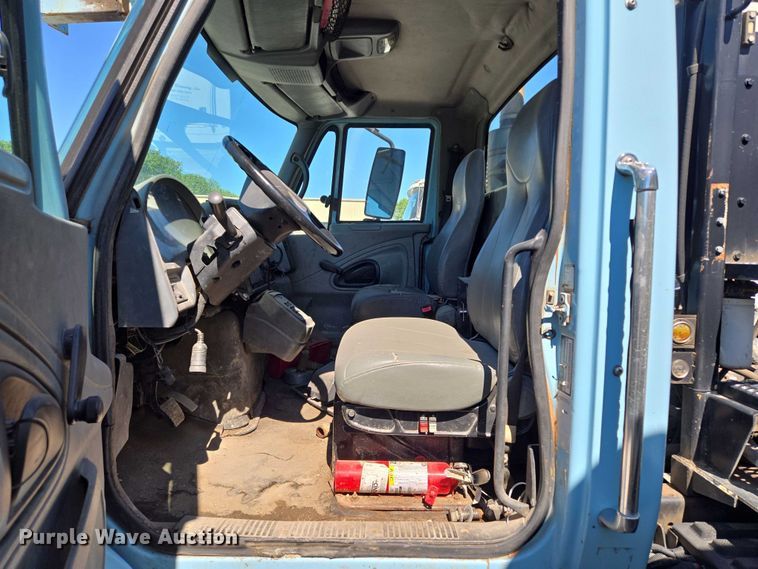 image for item EQ6996 2005 International 7500 sewer jetter truck