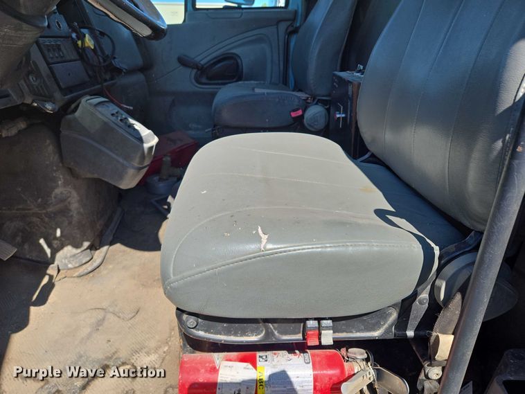 image for item EQ6996 2005 International 7500 sewer jetter truck