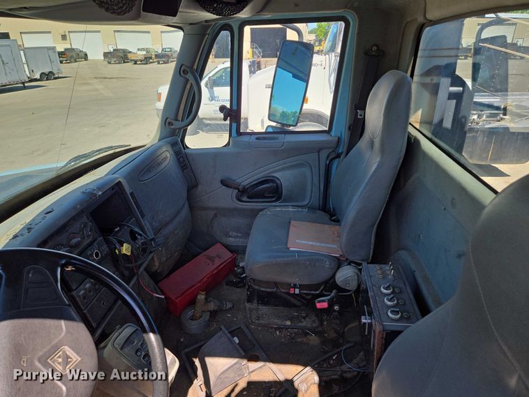 image for item EQ6996 2005 International 7500 sewer jetter truck