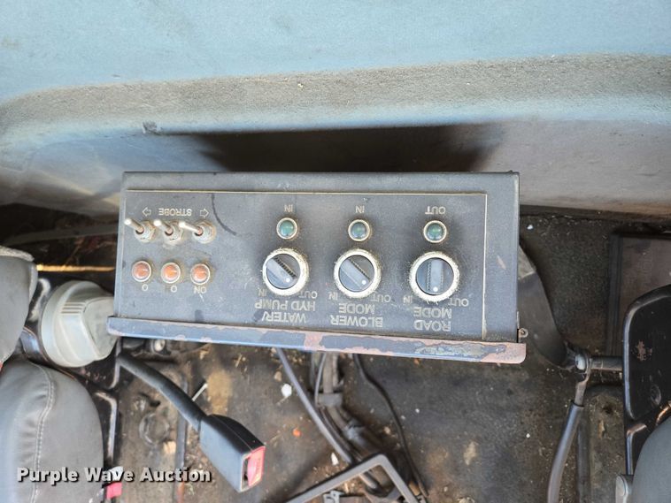 image for item EQ6996 2005 International 7500 sewer jetter truck