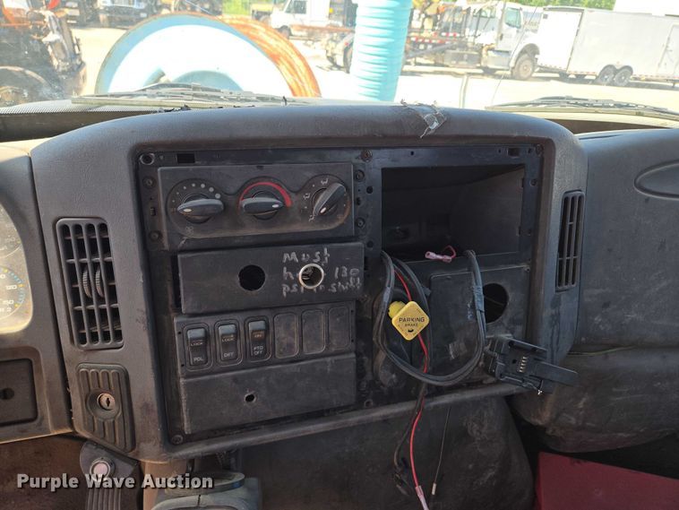 image for item EQ6996 2005 International 7500 sewer jetter truck