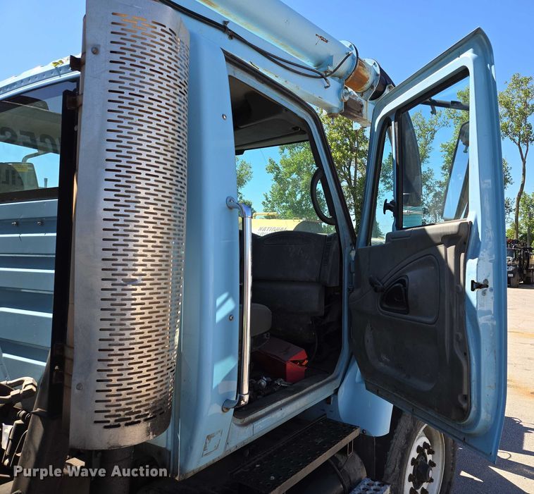 image for item EQ6996 2005 International 7500 sewer jetter truck