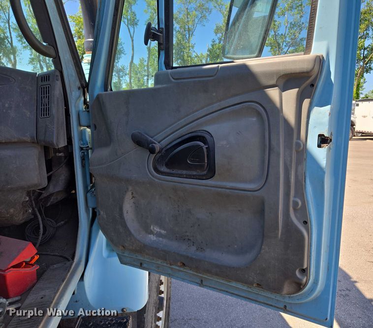 image for item EQ6996 2005 International 7500 sewer jetter truck