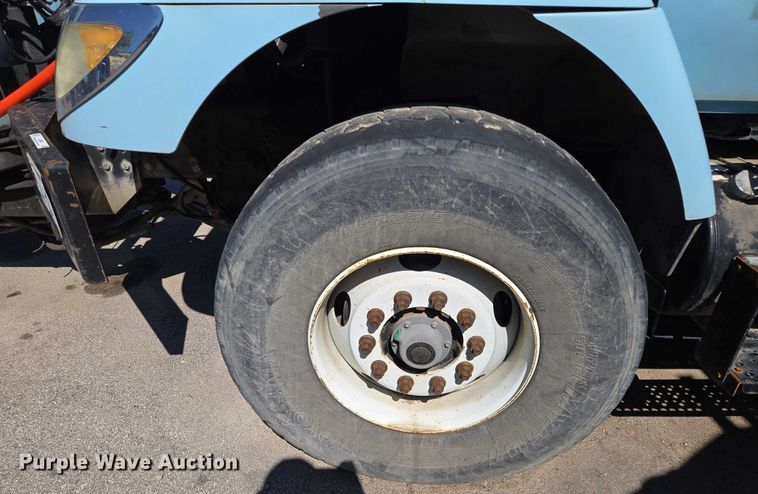 image for item EQ6996 2005 International 7500 sewer jetter truck