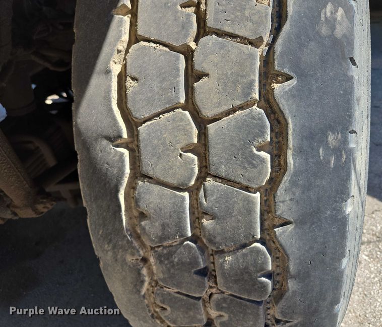 image for item EQ6996 2005 International 7500 sewer jetter truck