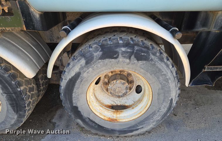 image for item EQ6996 2005 International 7500 sewer jetter truck